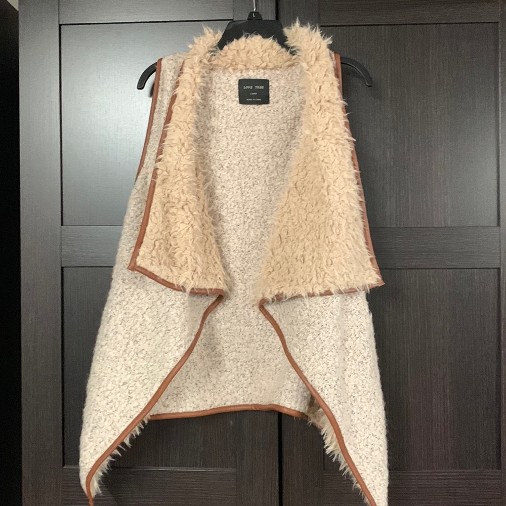 Vest with Pockets L